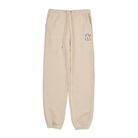ADLV-[아크메드라비] A LOGO EMBLEM PATCH SWEAT PANTS BEIGE