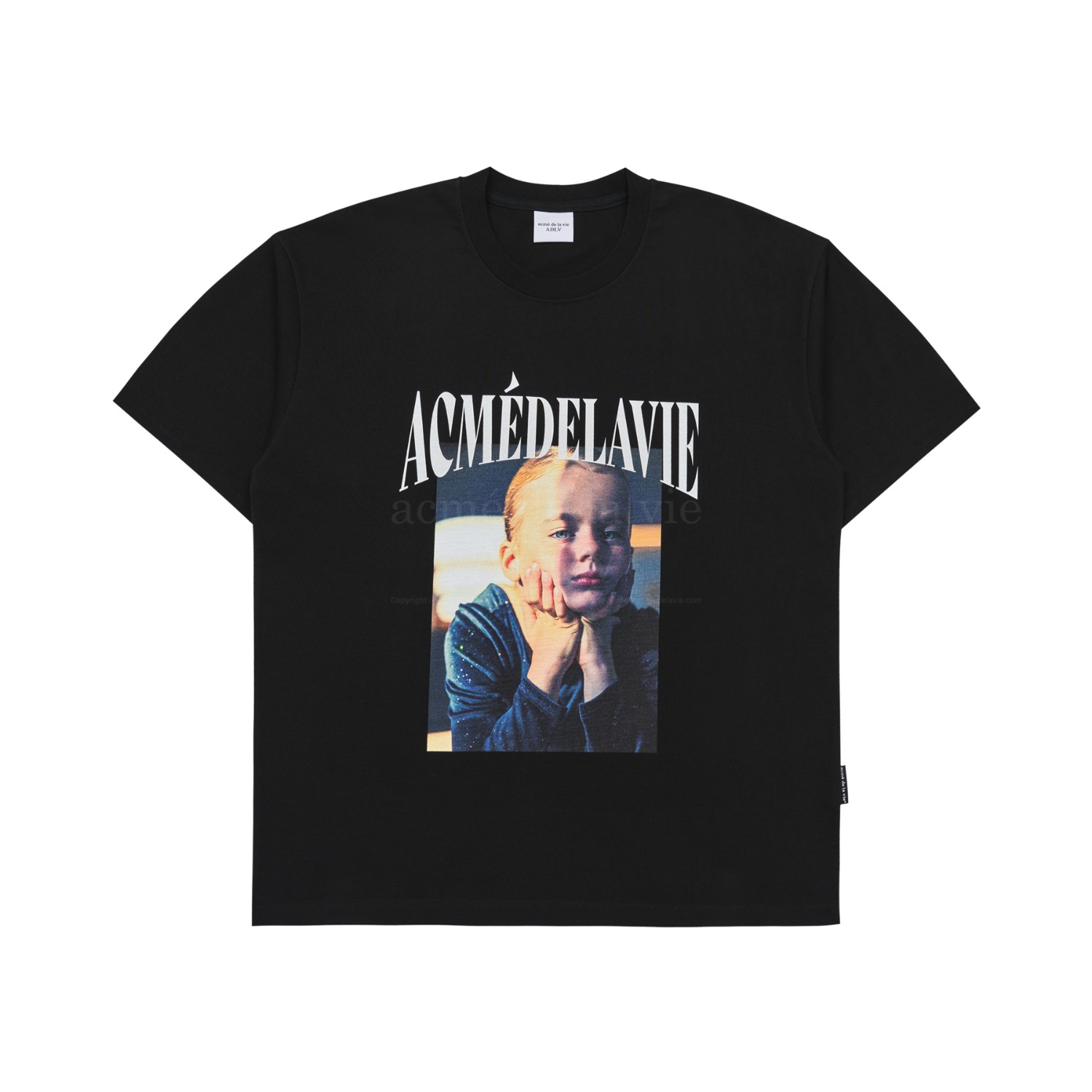 ADLV-[아크메드라비] DTP WINDOW SEAT BABY FACE SHORT SLEEVE T-SHIRT BLACK