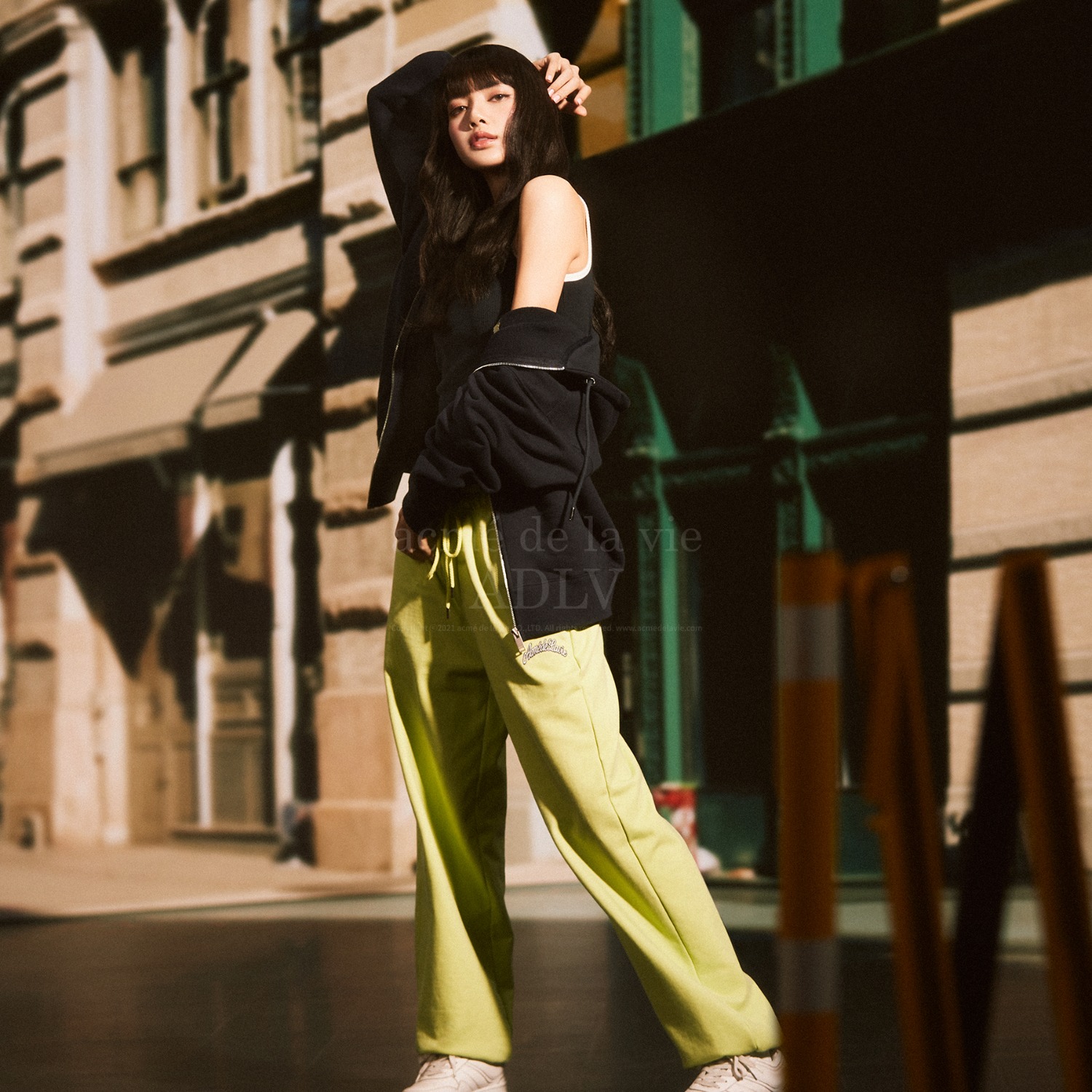 ADLV-[아크메드라비] PIGMENT SCRIPT LOGO TRAINING PANTS LIME