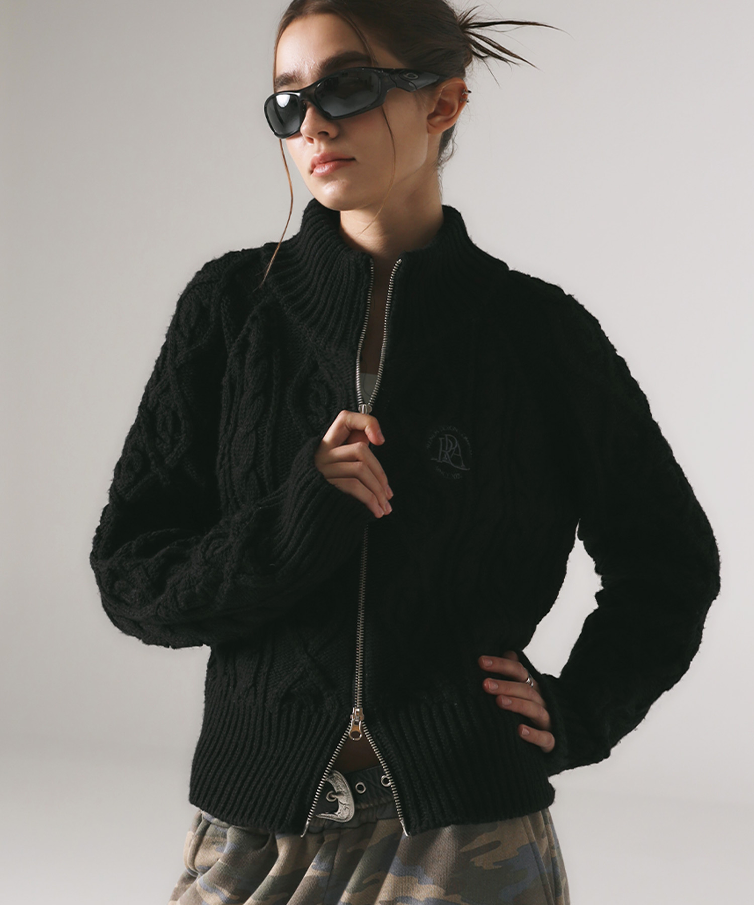 韓國PRENDA - HIGH NECK TWISTED KNIT ZIP-UP BLACK