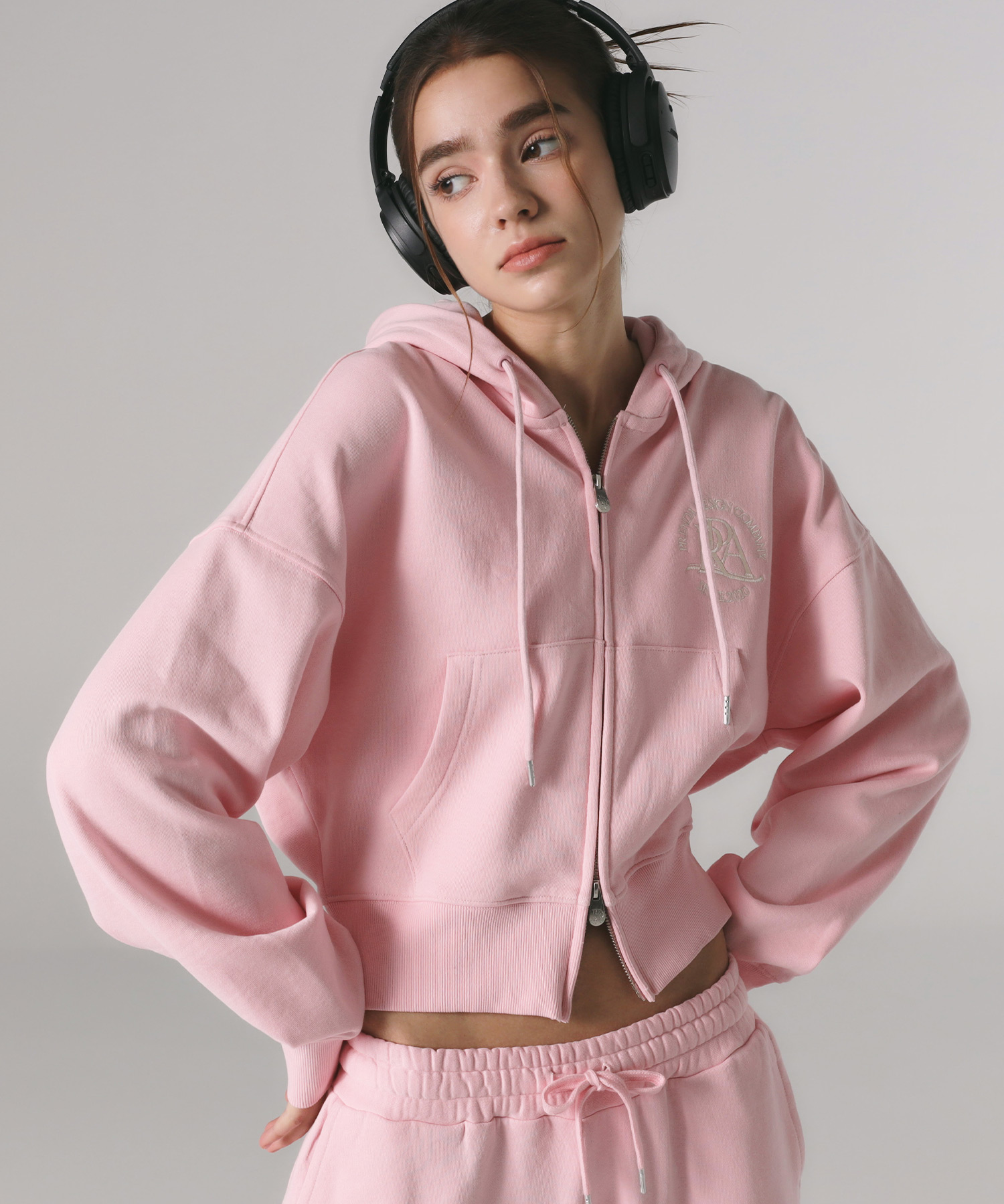 韓國PRENDA - MAIN LOGO CROPPED HOOD ZIP-UP BABY PINK