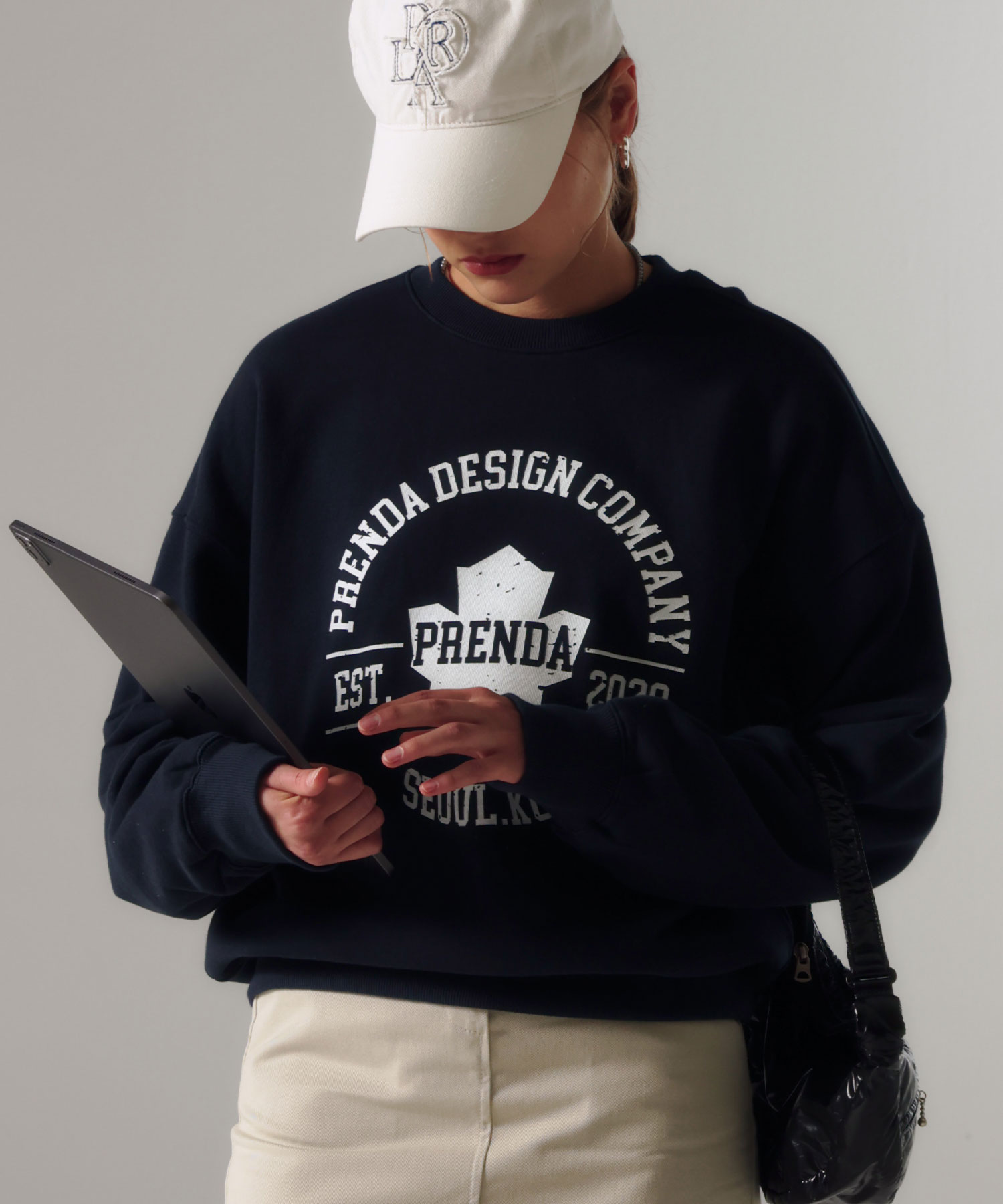 韓國PRENDA - MAPLE ROUND CREWNECK SWEATSHIRT NAVY