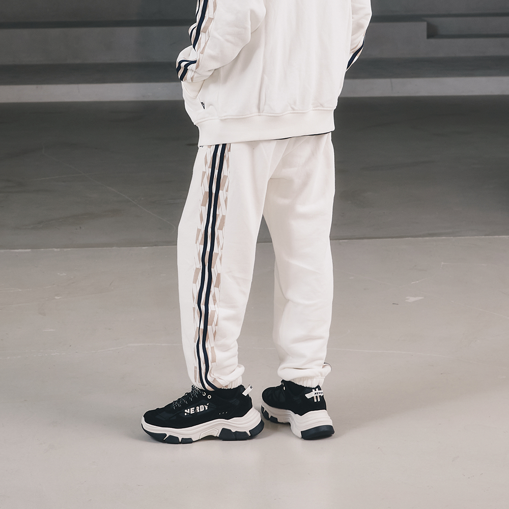 韓國 NERDY - DNA Monogram Block Jogger Pants Cream