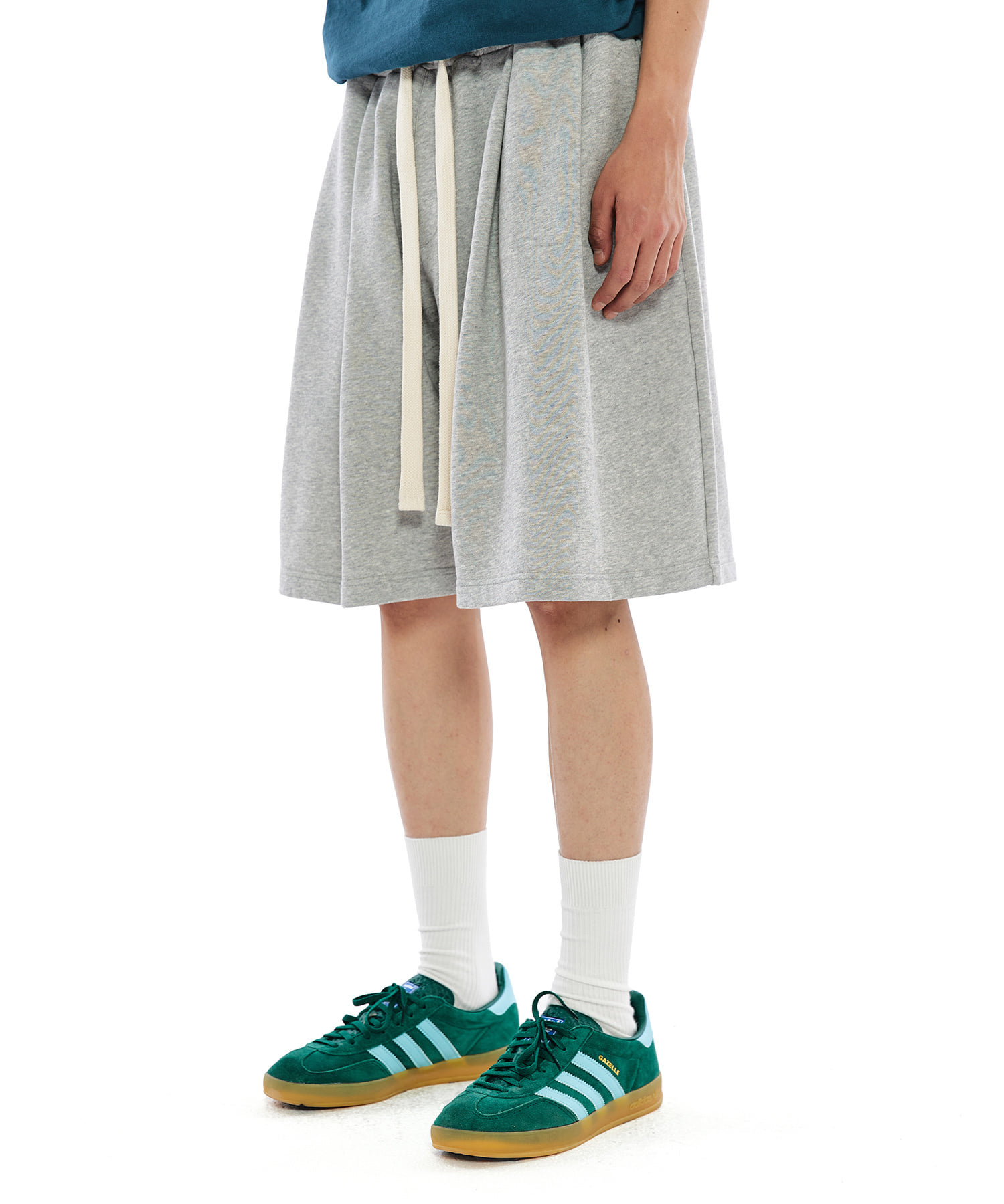 韓國CODEGRAPHY - WIDE DEEP TWO TUCK SWEAT BERMUDA SHORTS_gray