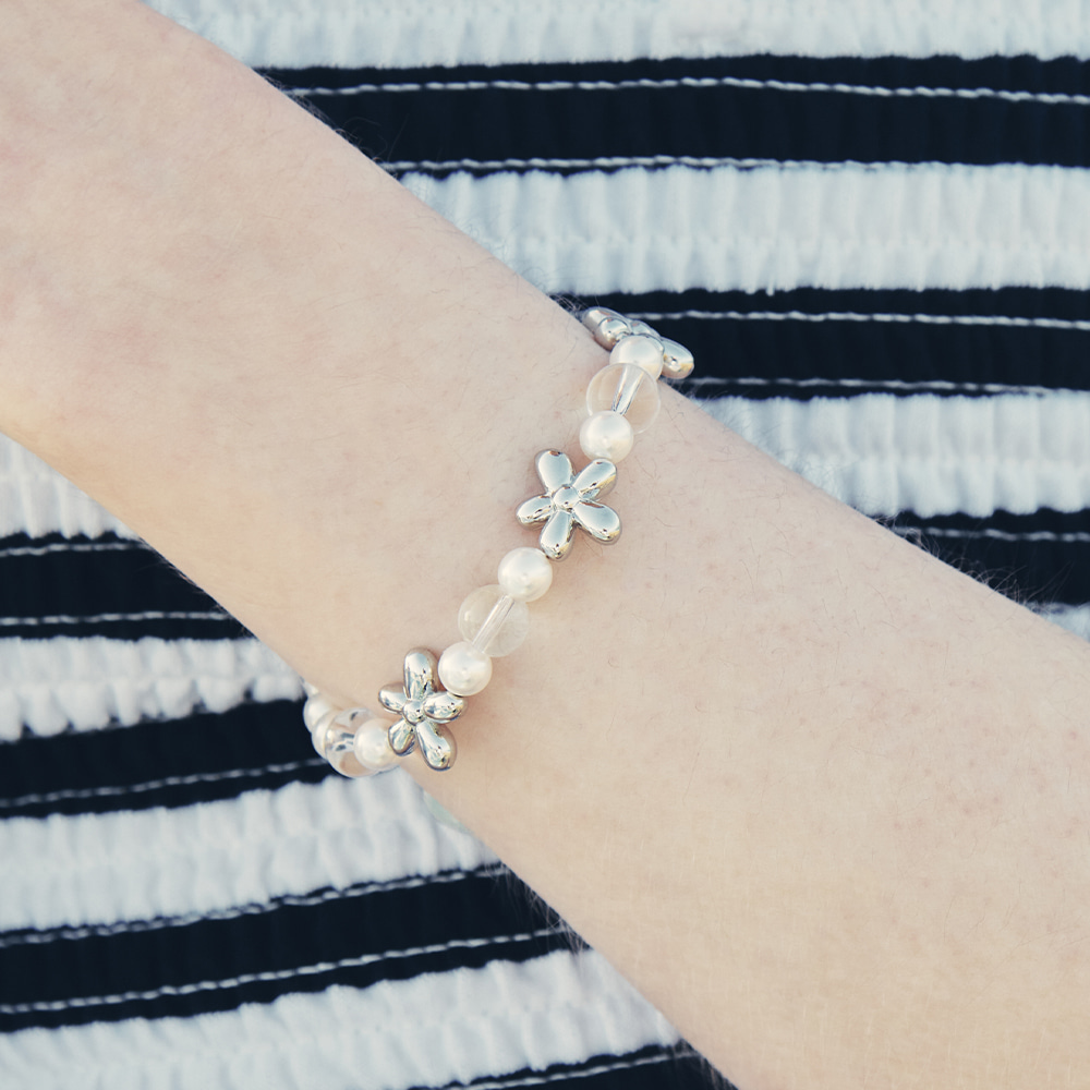 韓國VINTAGE HOLLYWOOD-Oxalis Flower Pearl Bracelet