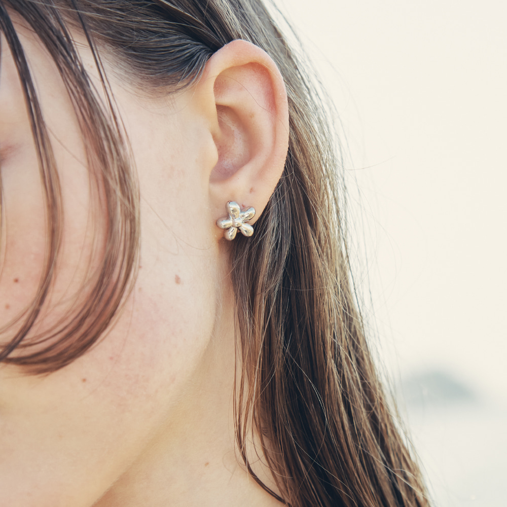 韓國VINTAGE HOLLYWOOD-Oxalis Flower Earrings