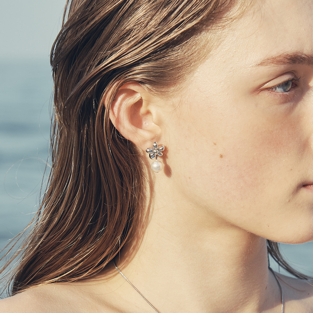 韓國VINTAGE HOLLYWOOD-Oxalis Flower Pearl Earrings