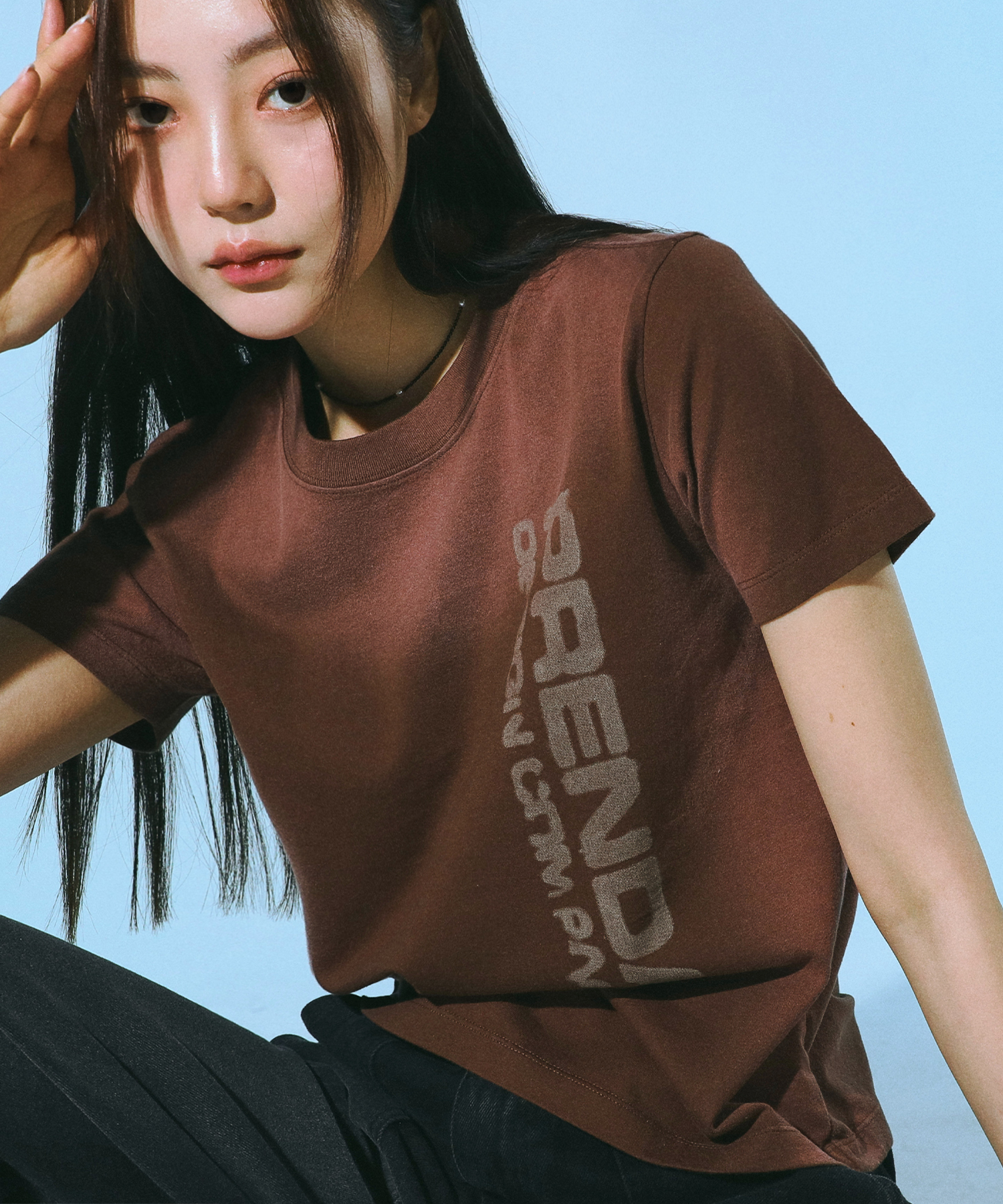 PRENDA-SMUDGED LOGO SPRAY WASHED TEE BROWN