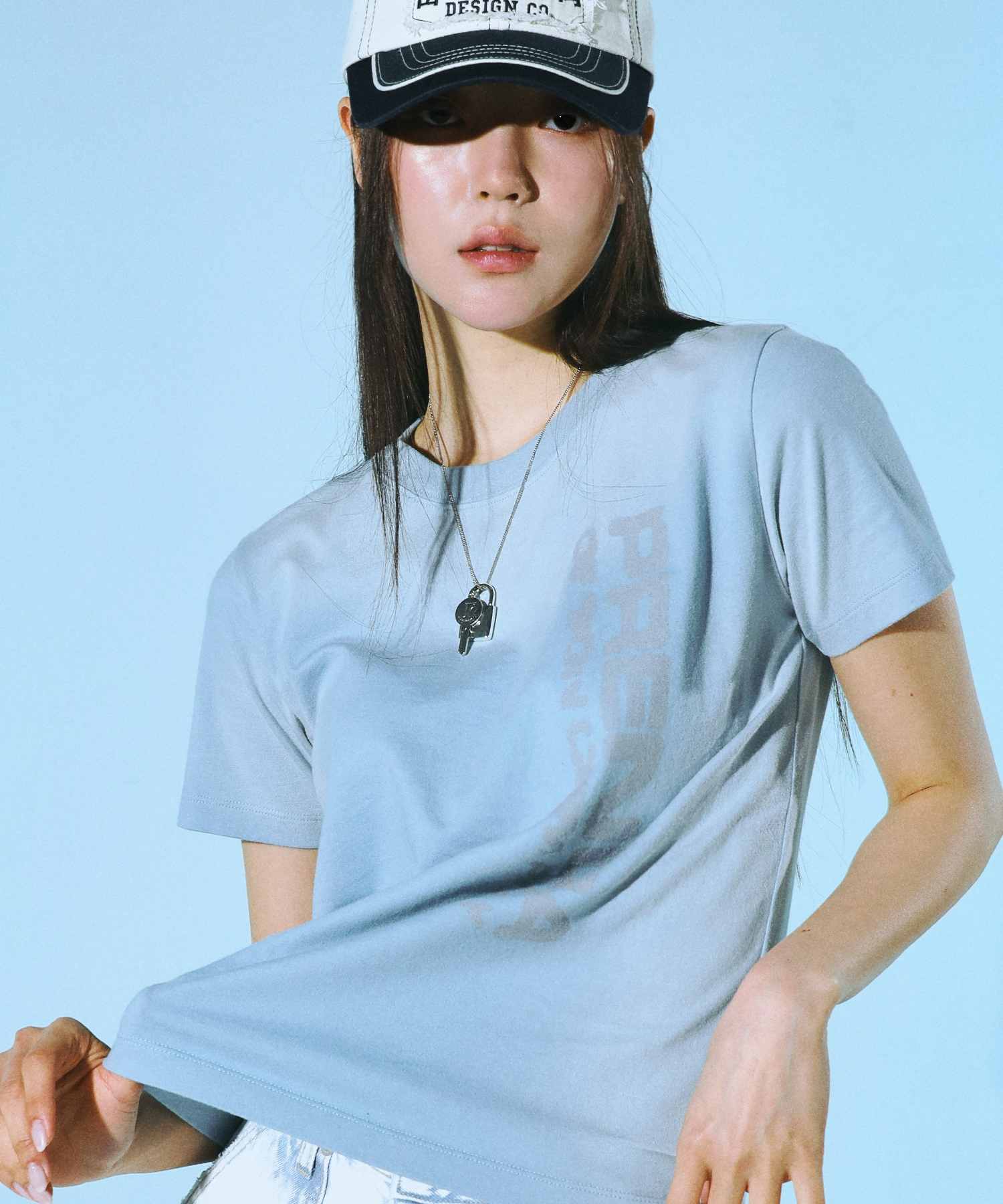 PRENDA-SMUDGED LOGO SPRAY WASHED TEE BABY BLUE