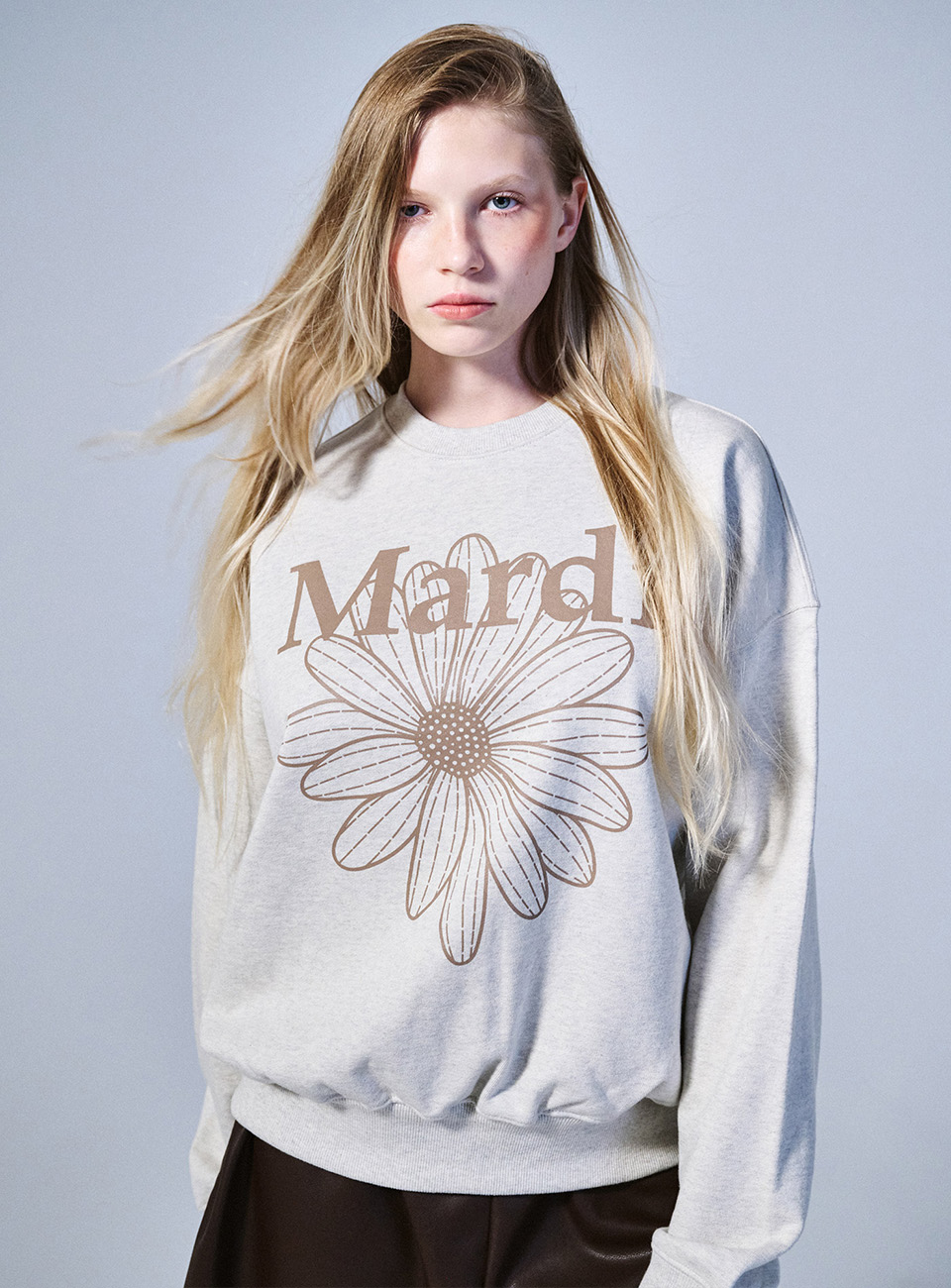 【韓國獨家限時優惠】韓國MARDI MERCREDI-SWEATSHIRT FLOWERMARDI_OATMEAL TAUPE