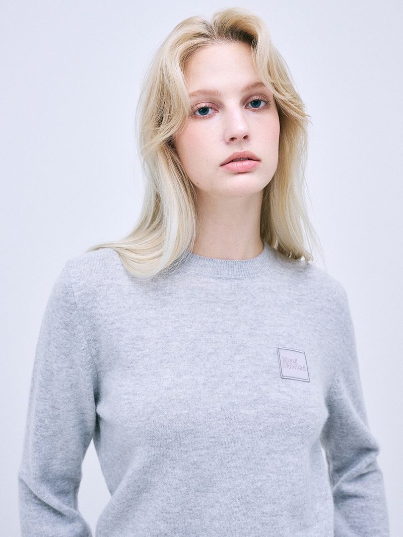 Mardi Mercredi - CASHMERE BLENDED ROUND NECK SQUARE LOGO_GREY - MARDI MERCREDI 