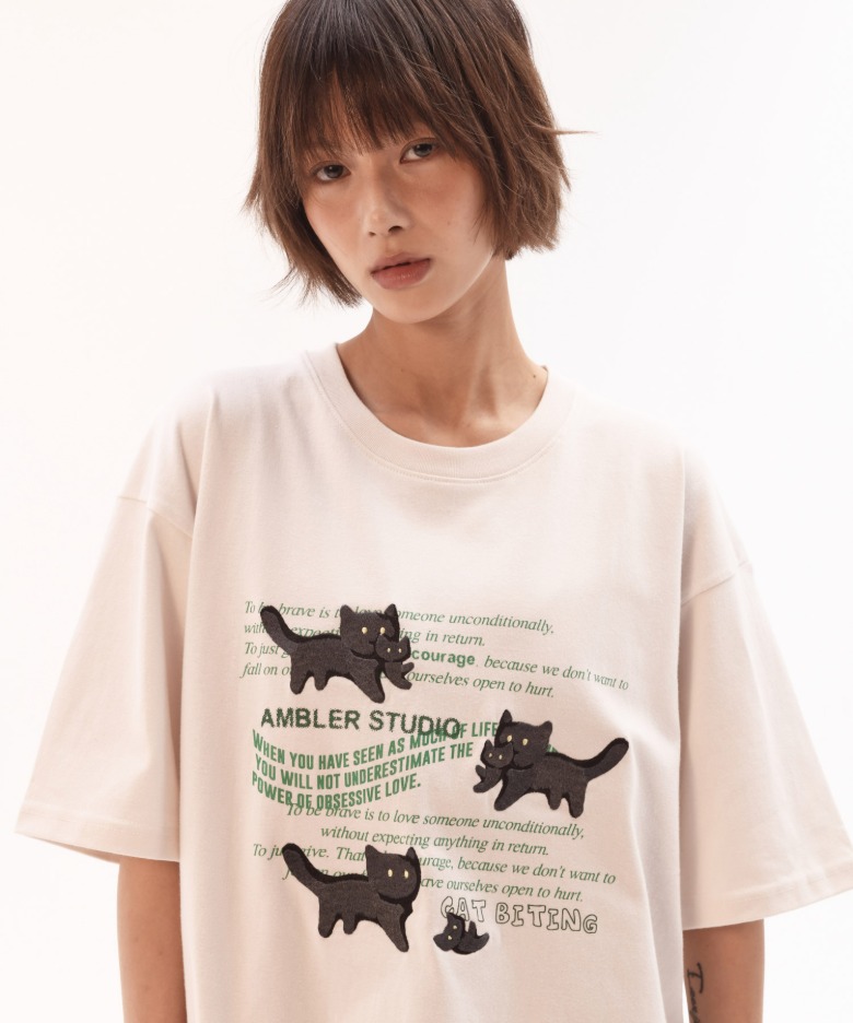 韓國 AMBLER - Unisex The Adventures Of A Cat Embroidered Short Sleeve T-shirt AS1207 (Ivory)