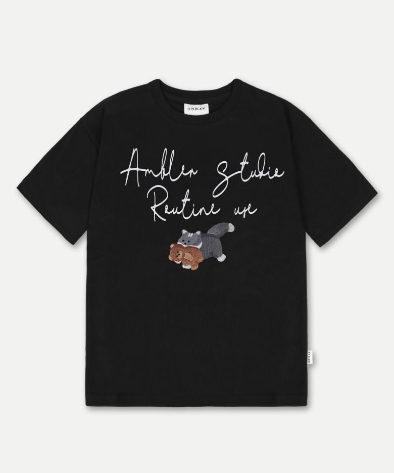 韓國 AMBLER - Unisex Biting Little Bear Embroidery Short Sleeve T-shirt AS1204 (Black)