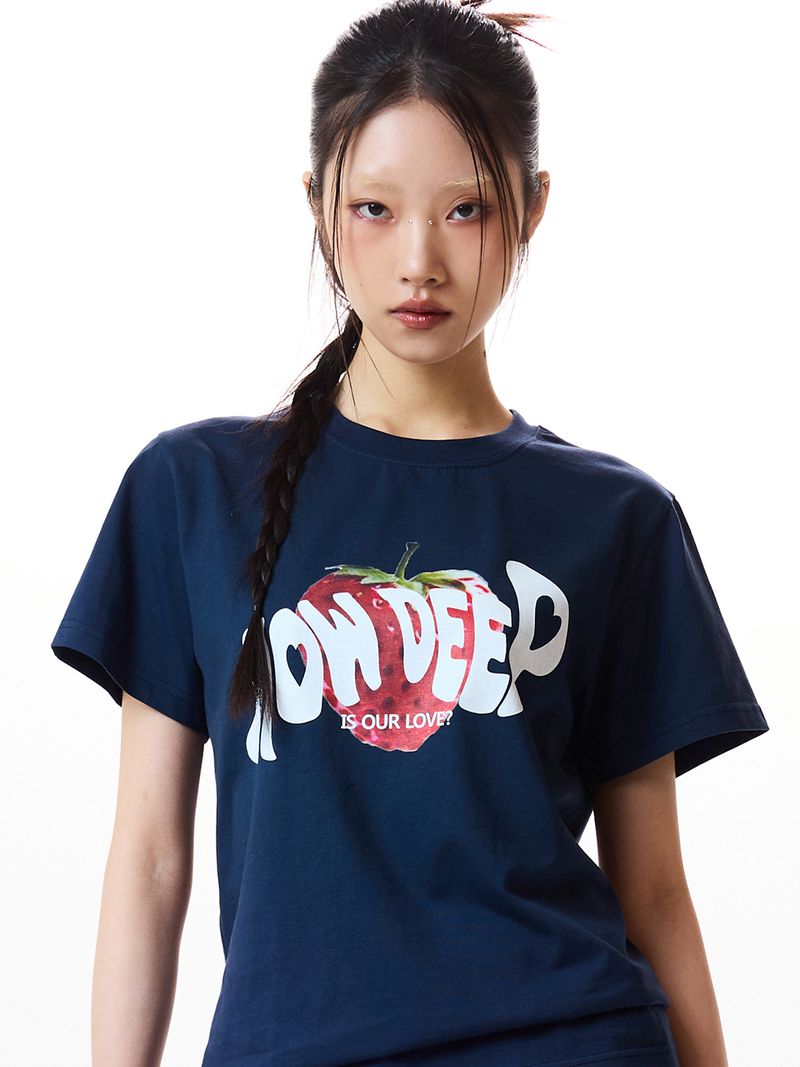 韓國 LUVISTRUE - IM HOW DEEP STRAWBERRY TEE(NAVY)
