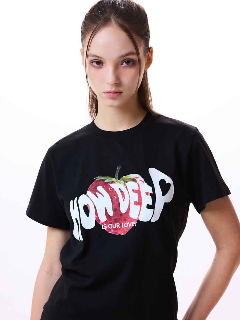 韓國 LUVISTRUE - 韓國 LUVISTRUE - IM HOW DEEP STRAWBERRY TEE(BLACK)