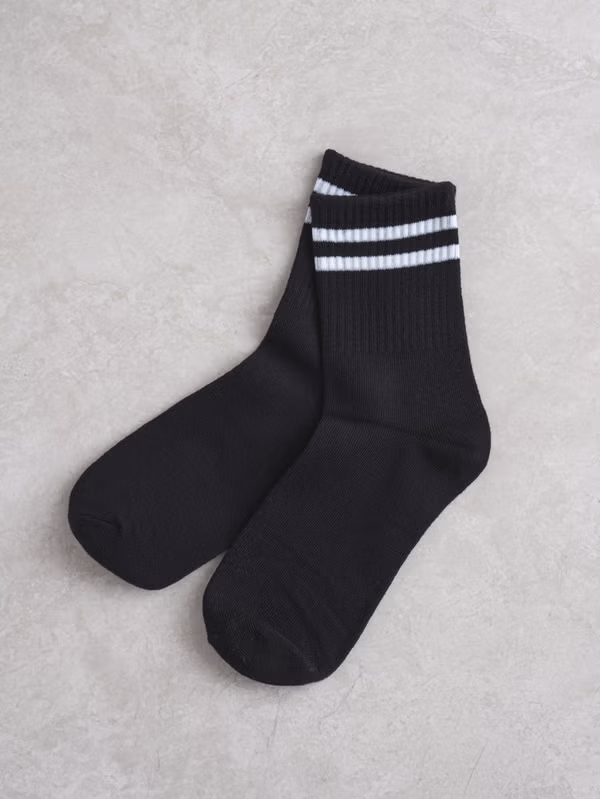 韓國 DAISO - 女性 ankle 條紋襪黑色♡襪子