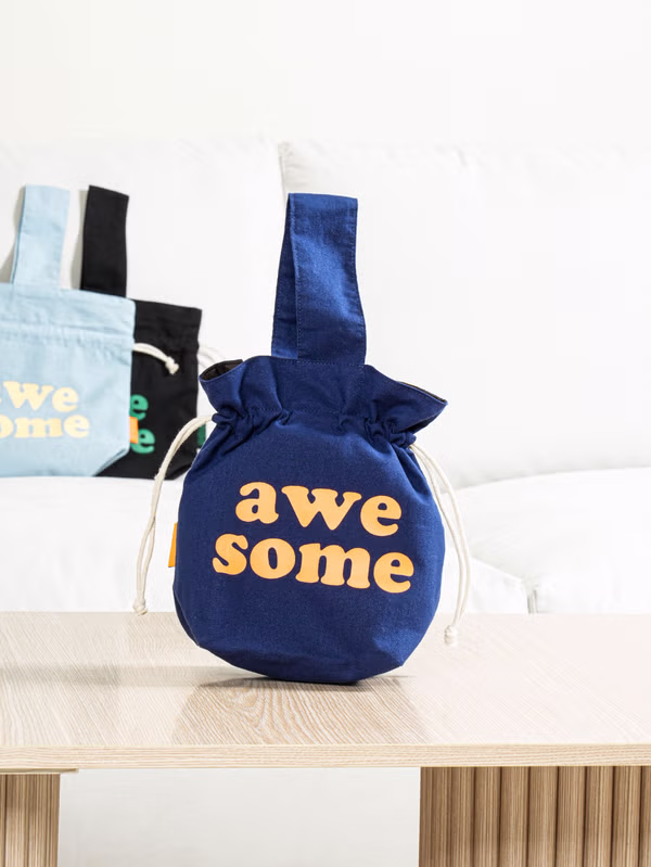 韓國 DAISO - 單手字母收口袋 双色♡包包