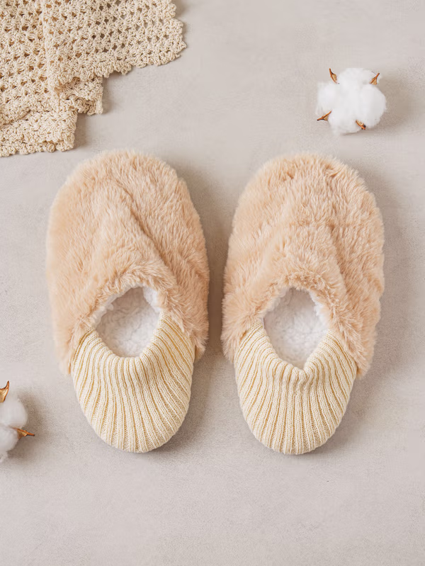 韓國 DAISO - 有後跟帶的冬季毛襪♡鞋子