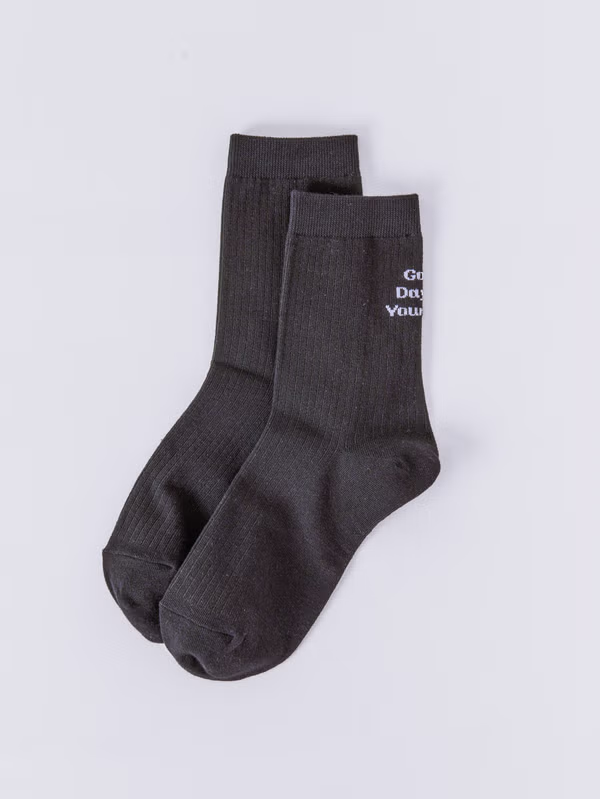 韓國 DAISO - 女性字母中長襪黑色♡襪子