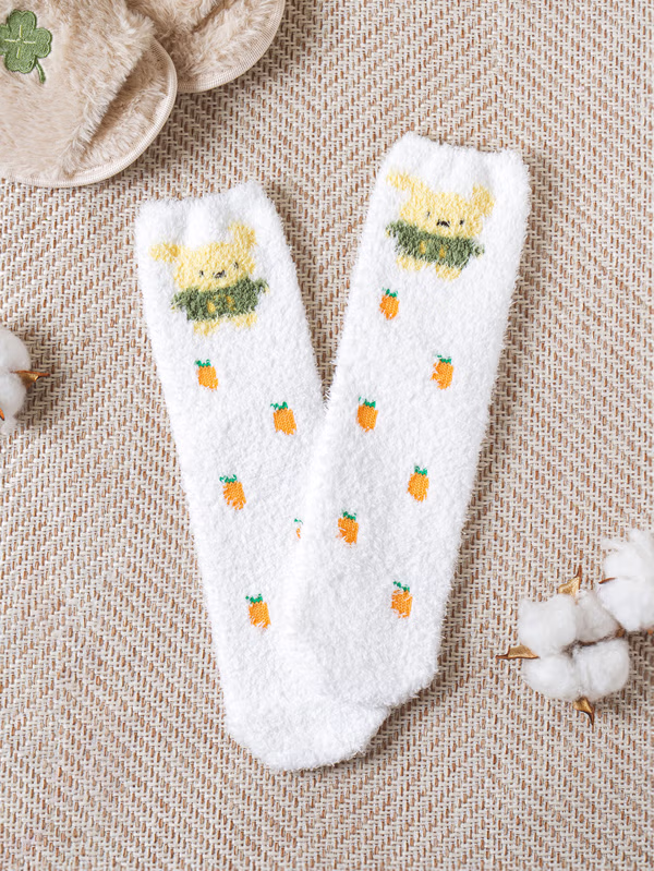 韓國 DAISO - 穿衣兔子與胡蘿蔔睡襪白色♡襪子