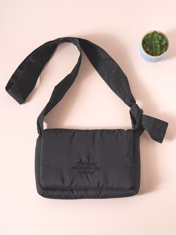 韓國 DAISO - 點綴靠墊斜背包黑色♡包包