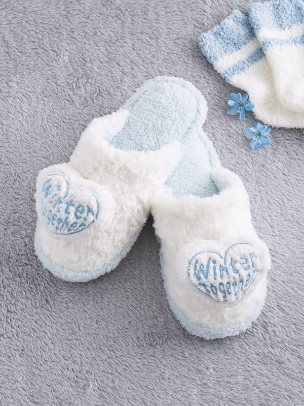 韓國 DAISO - 帶玩偶刺繡客廳拖鞋 藍色♡鞋子