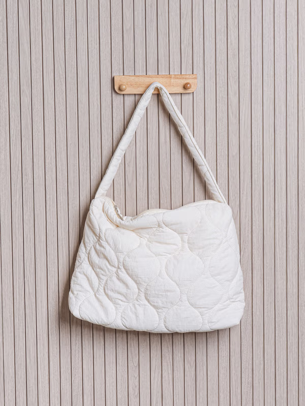 韓國 DAISO - 大方形絎縫手袋♡包包