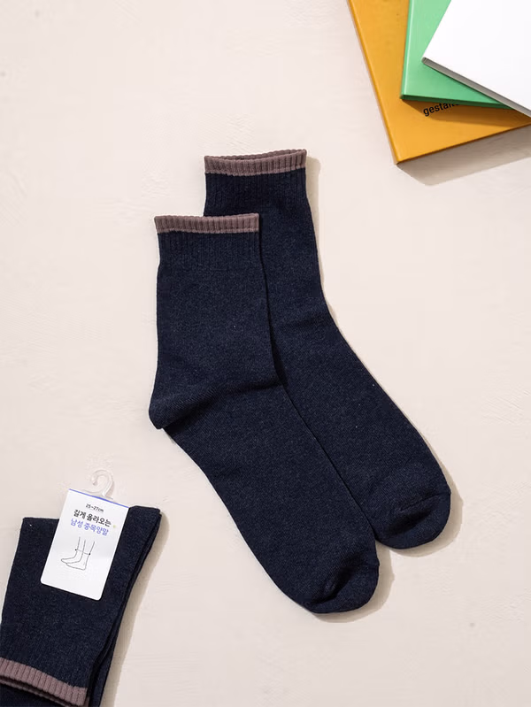 韓國 DAISO - 男士中筒海軍藍襪子♡襪子