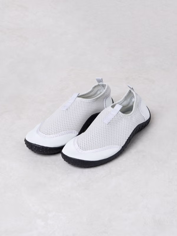 韓國 DAISO - 高級型網眼水鞋淺灰色♡鞋子