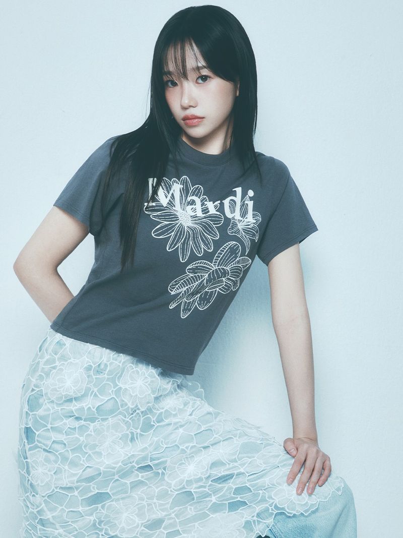 韓國 Mardi Mercredi - [EXCLUSIVE] SLIM TSHIRT TRIPLE FLOWER_CHARCOAL IVORY 