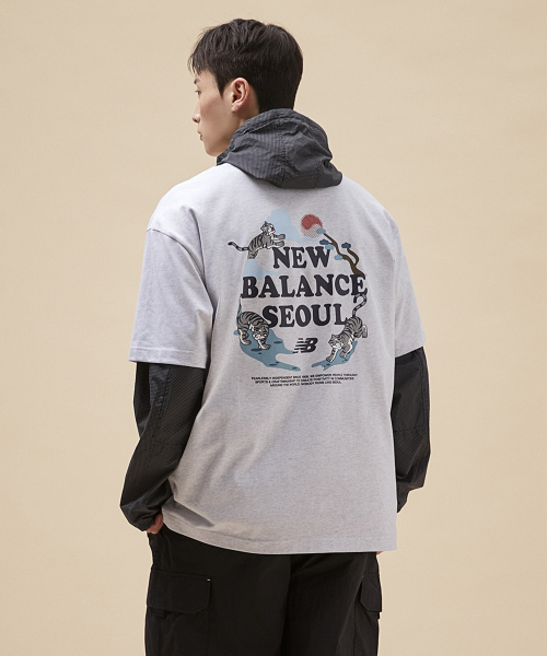 韓國 NEW BALANCE NBNEF2A063 / UNI 首爾虎短袖 T 卹(淺灰色)