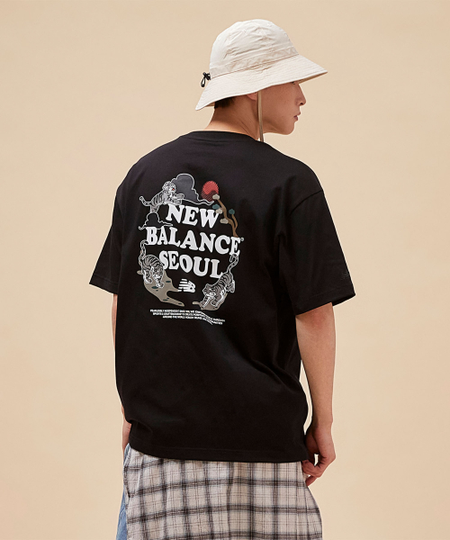 韓國 NEW BALANCE NBNEF2A063 / UNI 首爾虎短袖 T 卹(黑色)